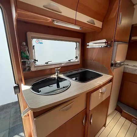 مكان تخييم Camper Rent Motorhome Albanian