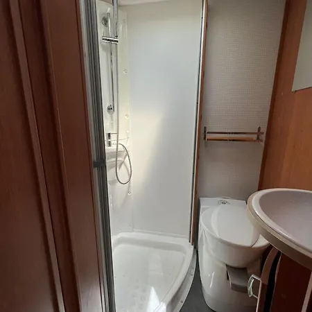 مكان تخييم Camper Rent Motorhome Albanian تيرانا