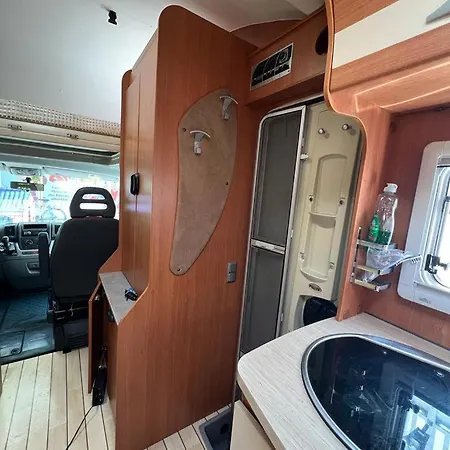 مكان تخييم Camper Rent Motorhome Albanian